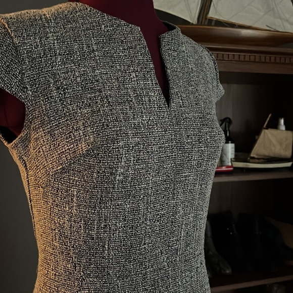 Ladies dress - Picture 2 of 4